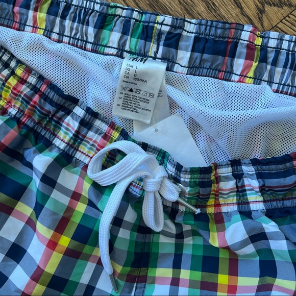 NWT Hollister plaid swim trunks - Picture 5 of 9